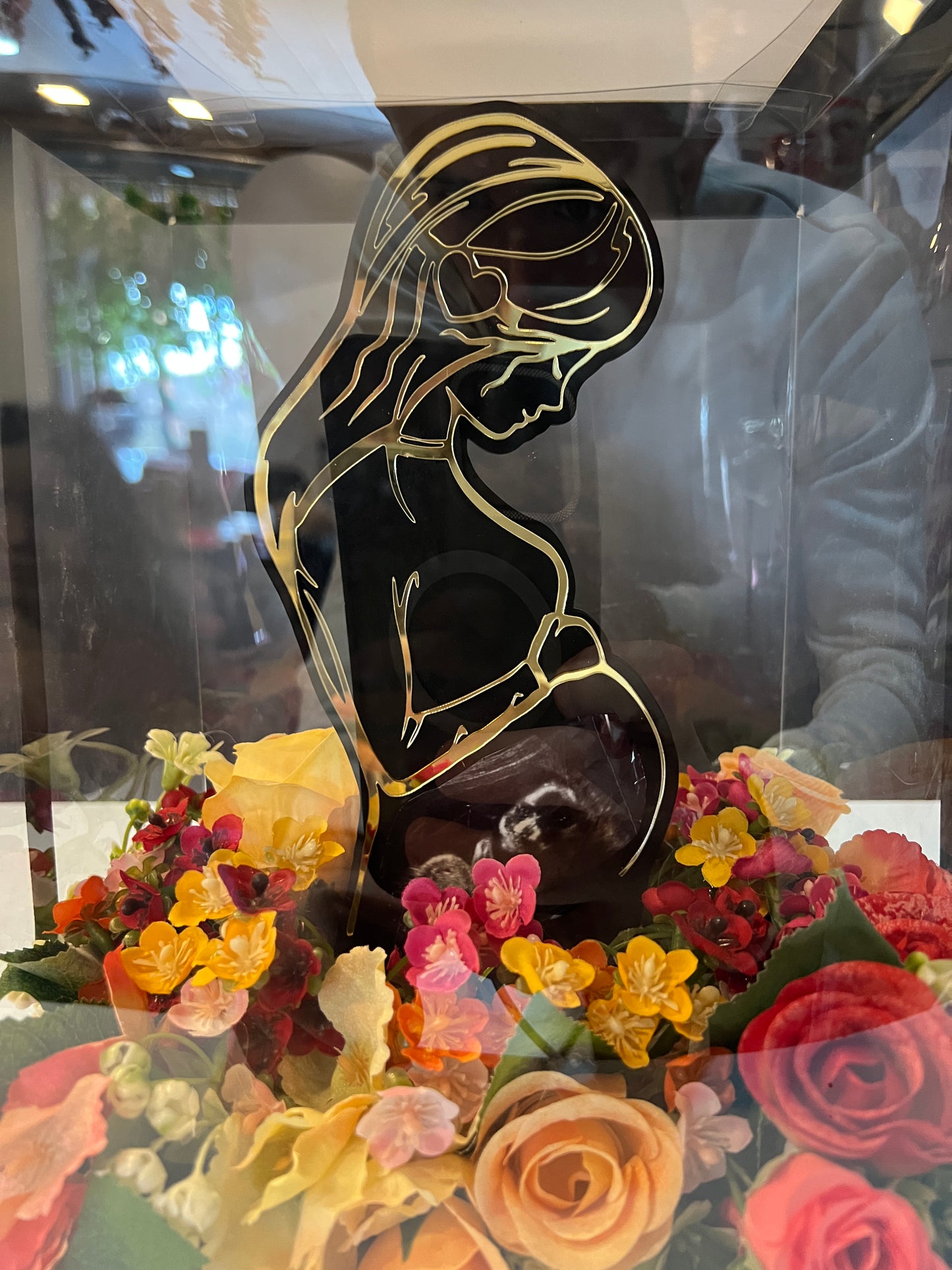 Mom-To-Be Decorative Stand